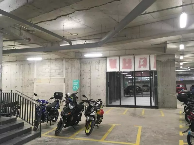 【這難道是藝術?】KL最新商場Eko Cheras Mall新開張,網友曝光真實樣貌:差很大!