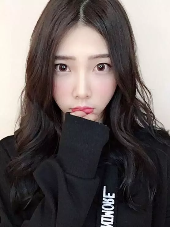 重機正妹又一彈!路上捕獲重機女騎士 頭盔一拿下正到哭...