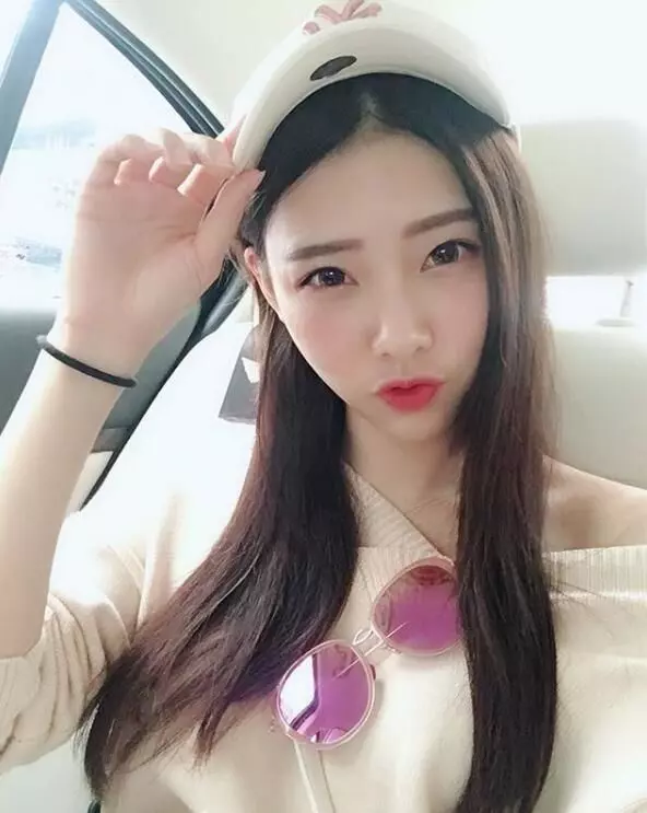 重機正妹又一彈!路上捕獲重機女騎士 頭盔一拿下正到哭...