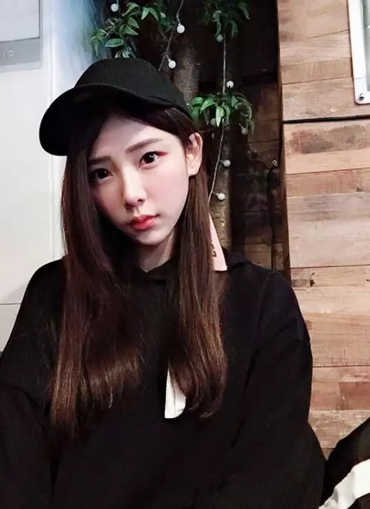 重機正妹又一彈!路上捕獲重機女騎士 頭盔一拿下正到哭...