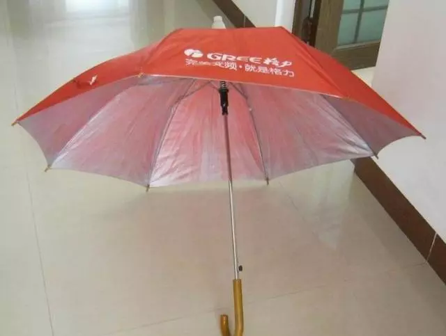 舊雨傘別扔掉,剪幾刀立馬變身值錢寶物!