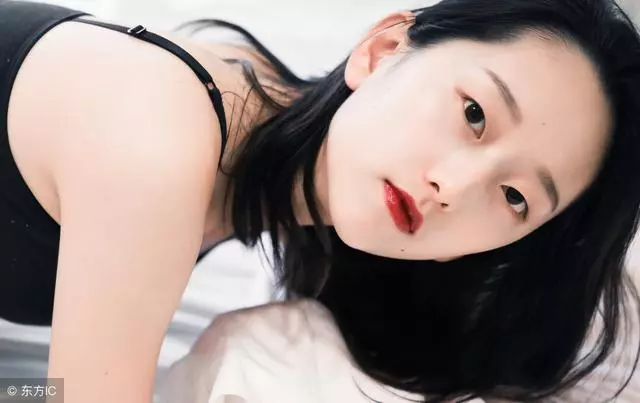 前妻生病我給3萬,回家看到老婆留的八字紙條,我慌忙發朋友圈