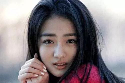 供完小姑子讀大學,她結婚我全力幫忙,婚禮上看到陪嫁,我離婚了