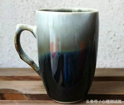 心理測試:你覺得哪個水杯裡有水?測出你到底有多聰明?