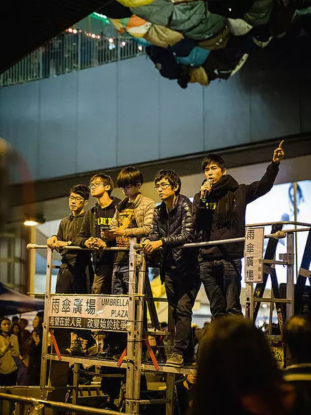 央視女記者在英國怒斥「漢奸」,來扒一扒他們的嘴臉