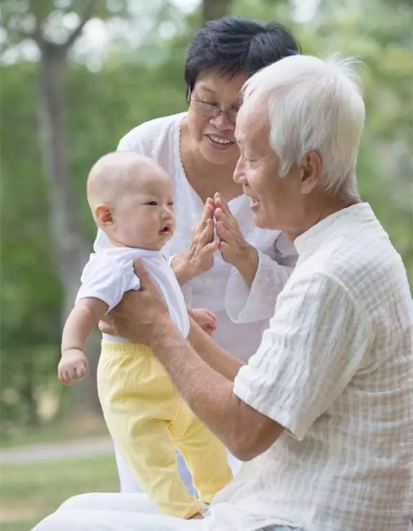 愛孫撒嬌說要看羊咩咩 重聽阿祖:收到!使命必達!