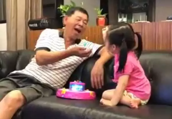 愛孫撒嬌說要看羊咩咩 重聽阿祖:收到!使命必達!