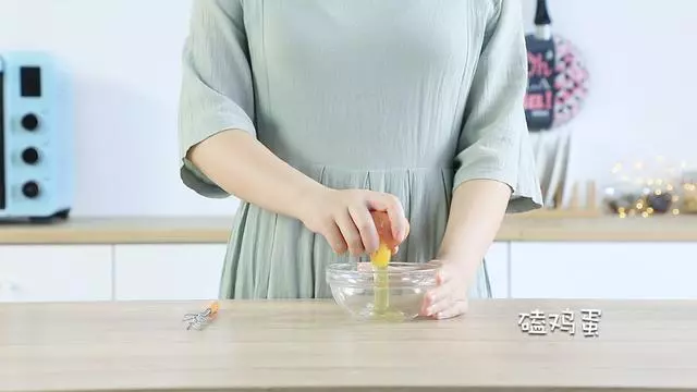 一個水果+一杯酸奶+一個雞蛋,不用烤箱就做出一盤高顏值甜點,吃了都開心到轉圈圈呀