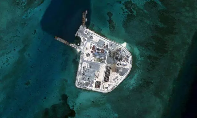 誰說不敢?中國海軍這次很霸氣:7000噸戰艦開足馬力撞向美軍艦