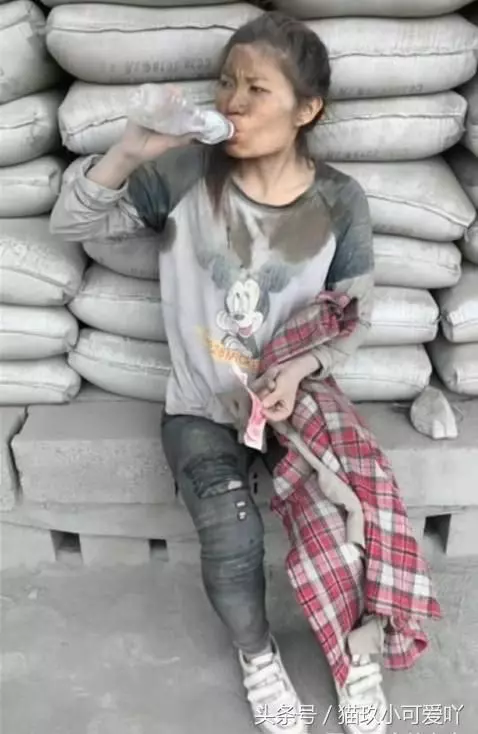【天天跑工地扛2000袋水泥!】90後水泥正妹」花4年買下「千萬藍寶基尼」!