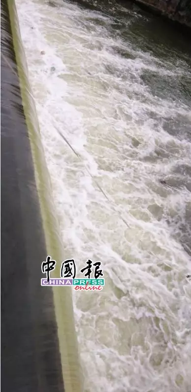 救墜湖青年遭急流沖走 6消拯員溺斃
