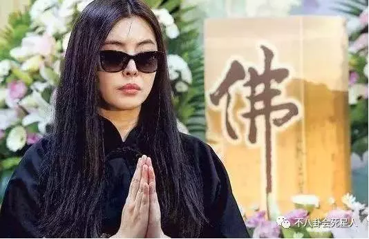 王祖賢被偶遇吃素食火鍋,吃齋多年卻成駝背,美人遲暮身材大變樣