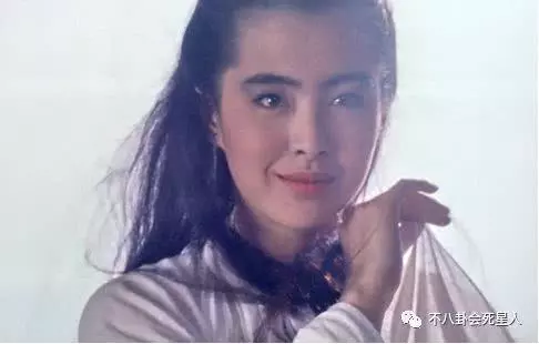 王祖賢被偶遇吃素食火鍋,吃齋多年卻成駝背,美人遲暮身材大變樣