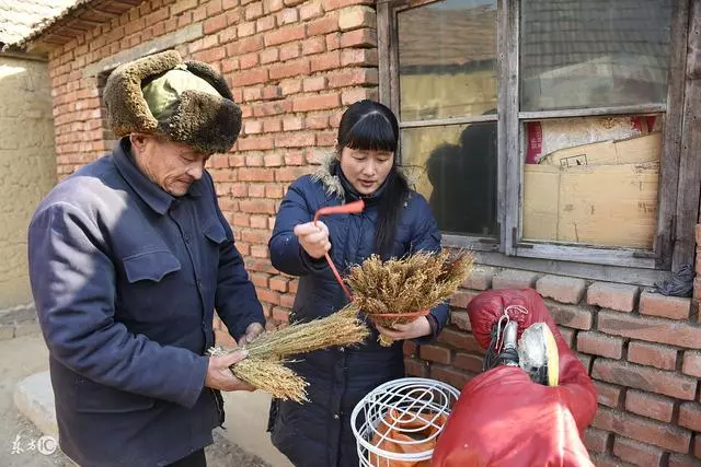 弟弟結婚找我借十萬,事後不認帳,老公直言放棄,半年後我樂了