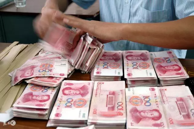 弟弟結婚找我借十萬,事後不認帳,老公直言放棄,半年後我樂了