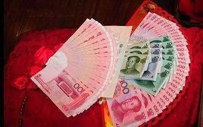 弟弟結婚我隨禮, 事後婆婆背著我換隨禮, 一氣之下給老公一嘴巴子