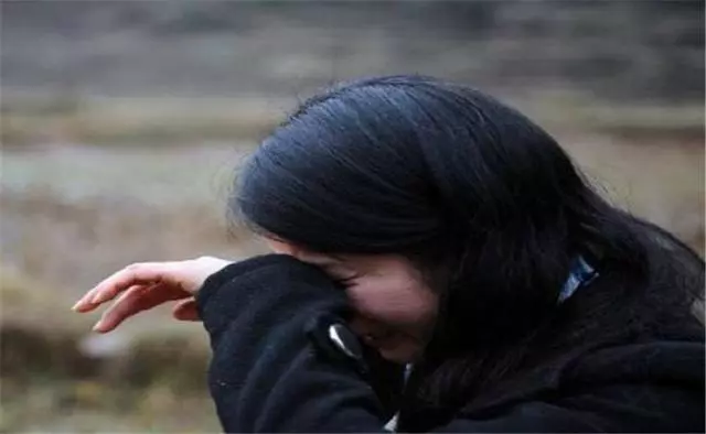 母親借我十萬塊錢給弟弟結婚 多年後我討要 弟弟一番話我憤怒了