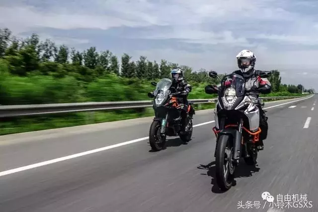 糾結普版還是R版?KTM 1090 ADV對比試駕丨把玩