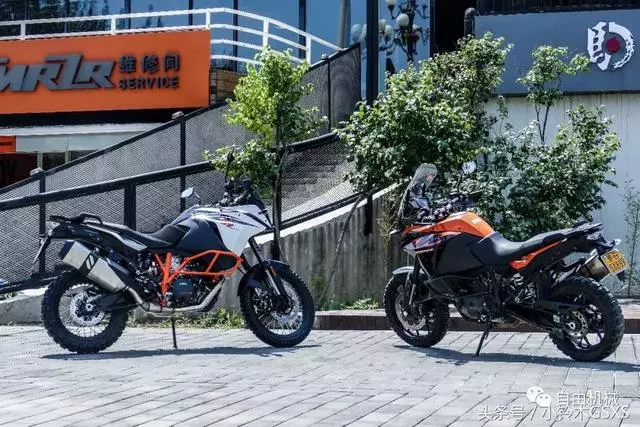 糾結普版還是R版?KTM 1090 ADV對比試駕丨把玩