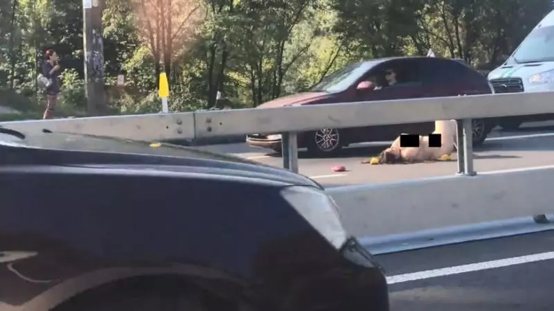 【內附影片!】全`裸躺馬路引起大塞車!女子神回應:「我在等待真愛!」