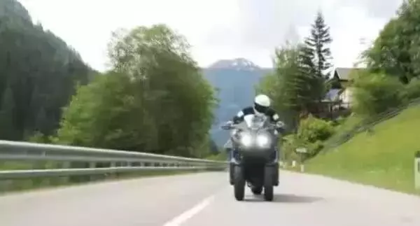 號稱「世界第一穩」的摩托車!稱誰能騎翻車就倒賠600萬!