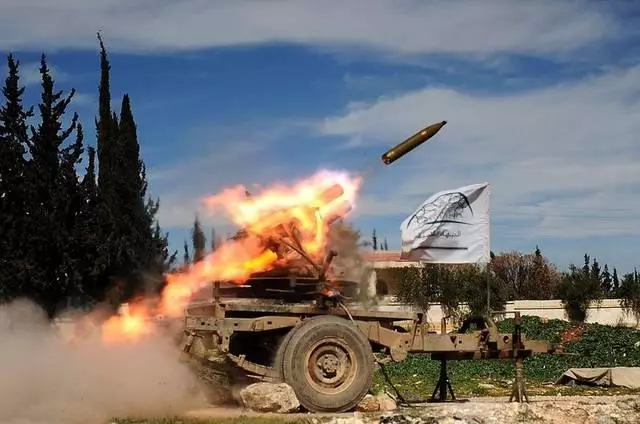 美特種兵遭俄敘精銳伏擊,重炮戰機火力全開,美軍一個都沒跑掉