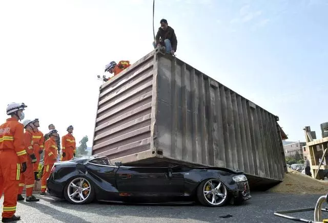 痛心!4名大學生放假自駕回鄉遇車禍 3人遇難1人重傷