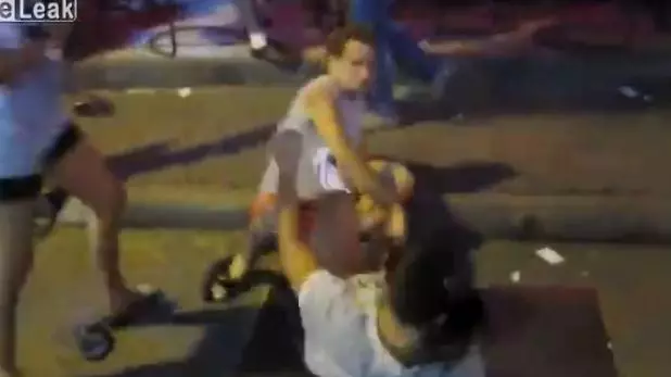 上街狩獵...挑妹子秒被爆頭!路人都不敢勸架:根本專業格鬥片!(片)