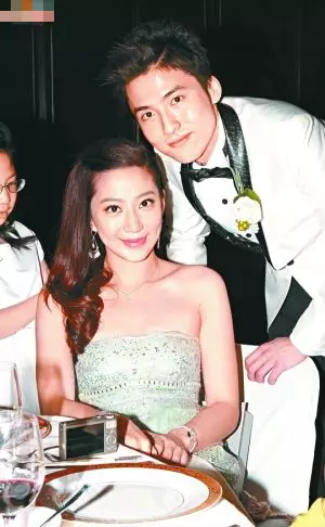 豪門另一位贏家:嫁的比郭晶晶好,老公經常翹班幫她「帶娃」