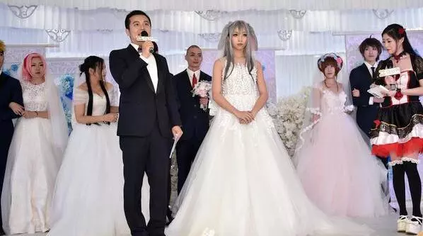 小舅子結婚, 我和老婆商量給一萬還是兩萬, 兒子說一話我想離婚了