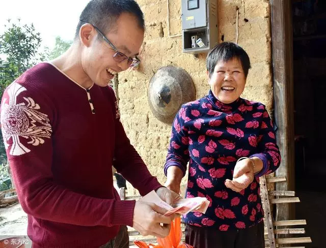 兒子被傳克妻沒人和他結婚,被村民嘲笑,高人說:不克妻晚婚的命