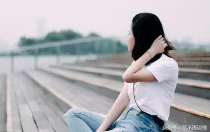 我28歲才結婚,打電話給親媽報喜,電話忘記掛斷聽到對話我哭了