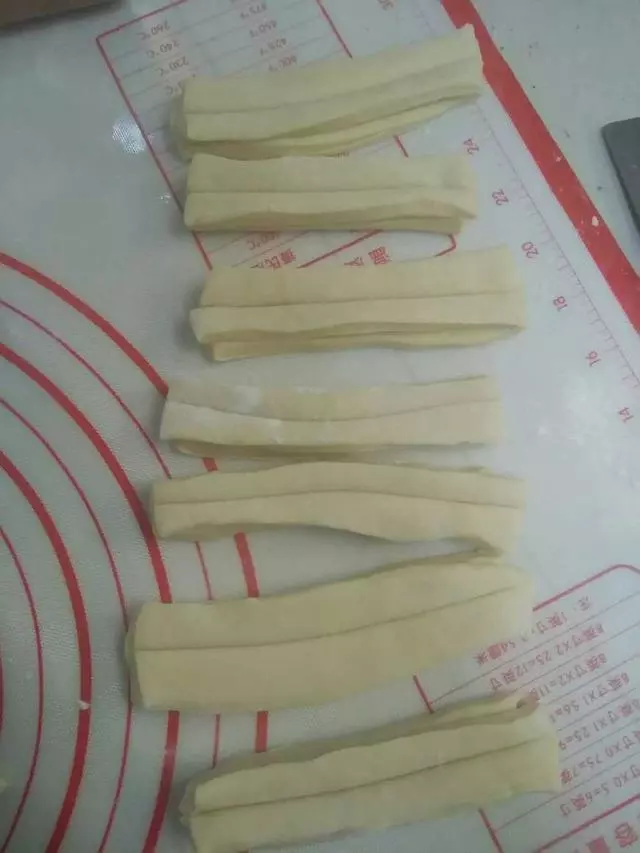 教你做迷你小油條,不揉不捏,金黃酥脆,蓬鬆飄香,鍋再小都能炸