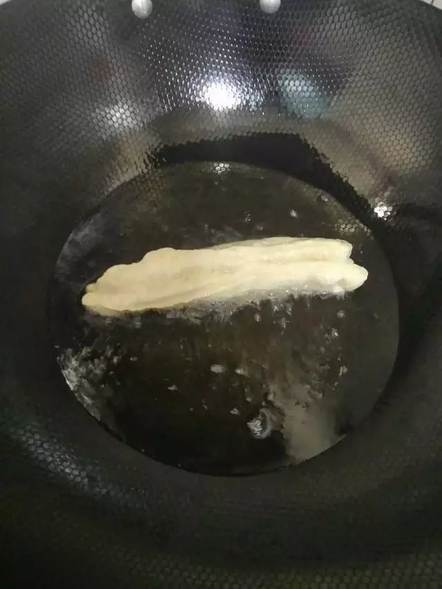 教你做迷你小油條,不揉不捏,金黃酥脆,蓬鬆飄香,鍋再小都能炸