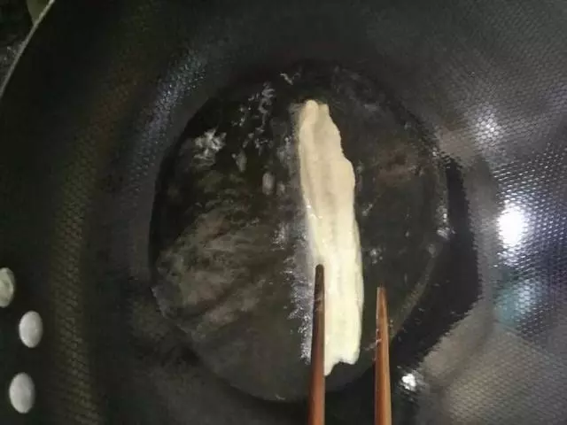 教你做迷你小油條,不揉不捏,金黃酥脆,蓬鬆飄香,鍋再小都能炸