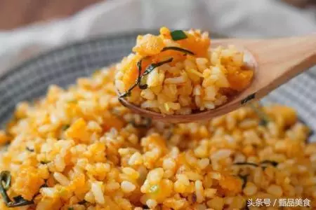 《揚州炒飯》《臘腸炒飯》《海鮮炒飯》《香菇炒飯》19種炒飯做法