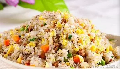《揚州炒飯》《臘腸炒飯》《海鮮炒飯》《香菇炒飯》19種炒飯做法