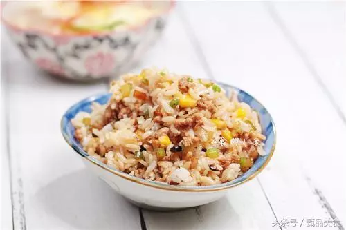 《揚州炒飯》《臘腸炒飯》《海鮮炒飯》《香菇炒飯》19種炒飯做法