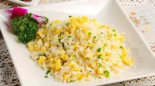 《揚州炒飯》《臘腸炒飯》《海鮮炒飯》《香菇炒飯》19種炒飯做法