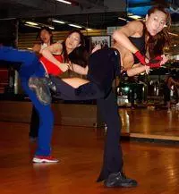 全球流行瘦身大作戰 - 愛上超動感有氧運動 :BODY COMBAT( 簡易強度版)