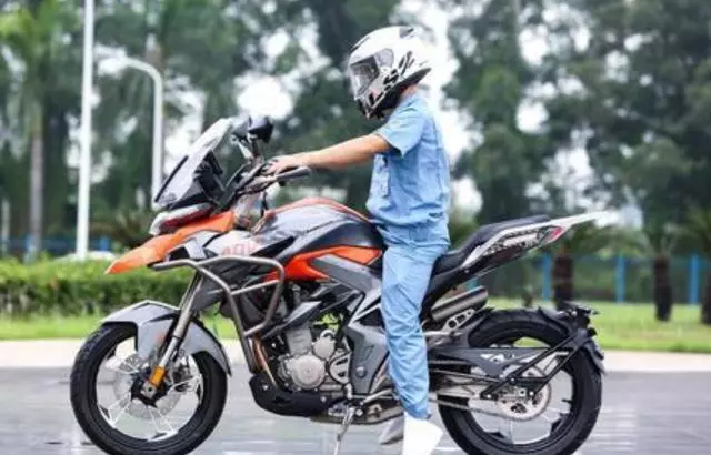 身高一米六五,適合開什麼樣的拉力摩托車?老騎手說這兩款就可以