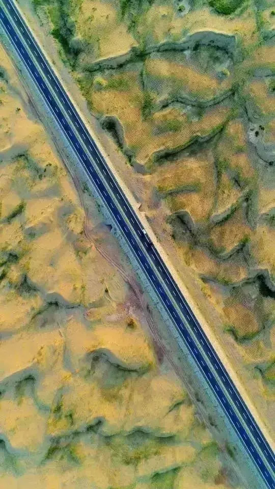 中國「世界之最」高速公路,開車走一趟回來能吹一年牛!