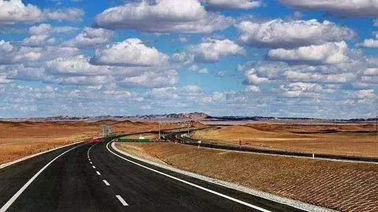 中國「世界之最」高速公路,開車走一趟回來能吹一年牛!