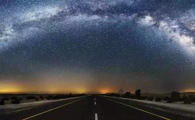 中國「世界之最」高速公路,開車走一趟回來能吹一年牛!