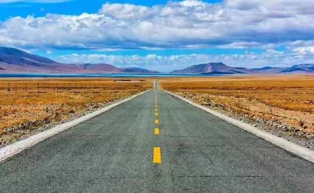 中國「世界之最」高速公路,開車走一趟回來能吹一年牛!