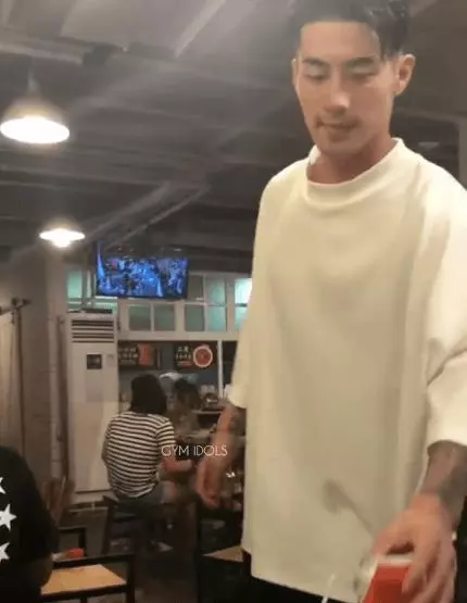 【比韓國Oppa還要帥!】麻辣火鍋店「最帥老闆」一夜爆紅!顧客為了看他竟連吃5天火鍋!