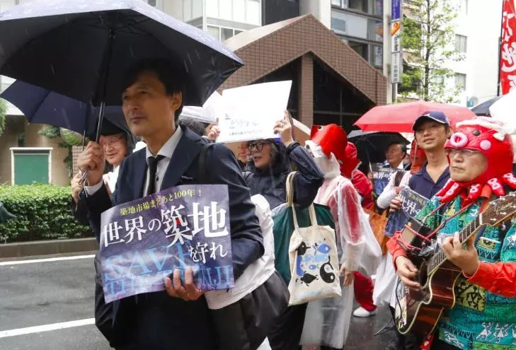【83年歲月的日本築地市場關閉 】魚販遊客們紛紛不舍