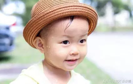 孫子打電話說想奶奶,她進城去兒子家,吃了頓飯後,兒子決定離婚