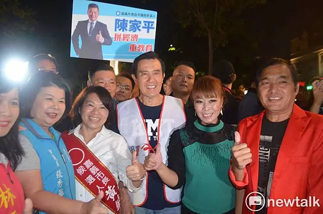 馬英九陪黃敏惠掃街　魅力席捲嘉義市文化路夜市