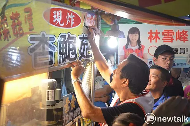 馬英九陪黃敏惠掃街　魅力席捲嘉義市文化路夜市